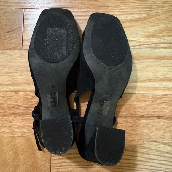 Wishbone black Chanel style suede slingback heels - Picture 5 of 8